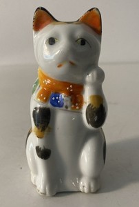 Vintage Kutani Maneki neko Japanese porcelain beckoning cat