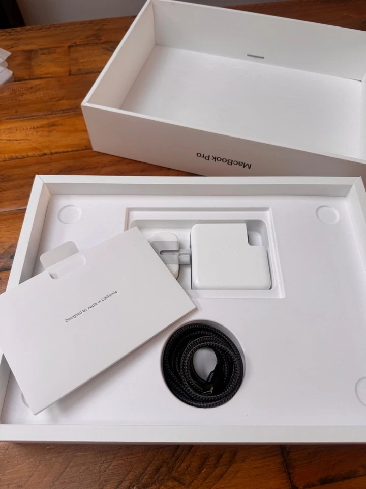 Apple MacBook Pro 13" · i5 10th gen 3.8 GHz · 16GB · 1TB, photo 4 of 5