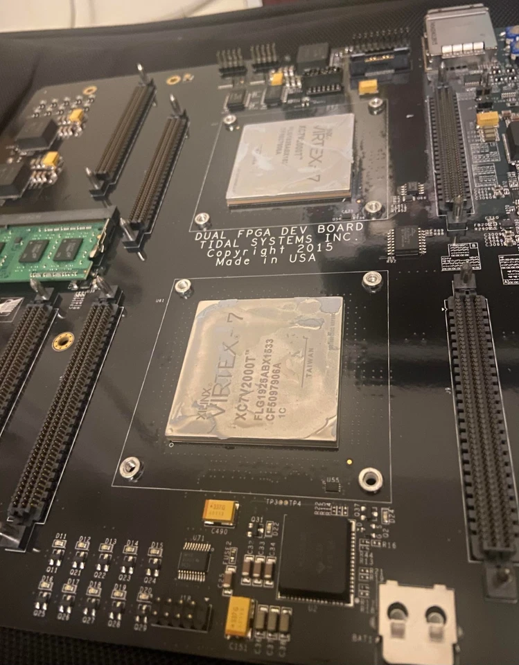 Xilinx Virtex-7 XC7V2000T a bordo Foto 4 de 4