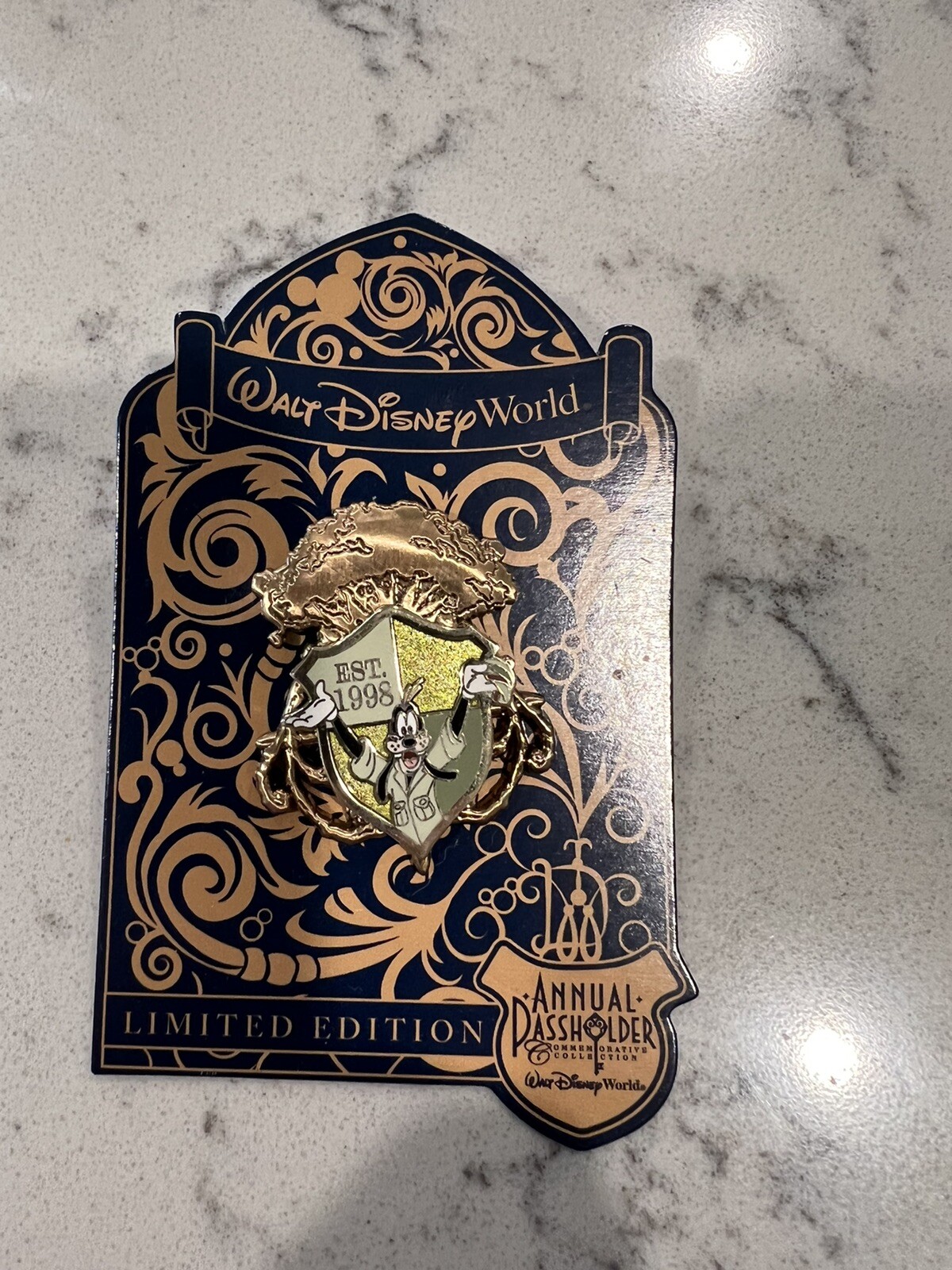 Disney World Annual Passholder Goofy Animal Kingdom Crest Shield Pin 2016 LE3000