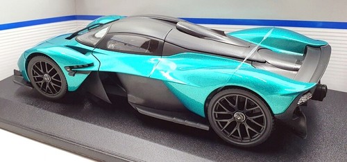 Maisto 1/18 Scale Diecast 31465 - Aston Martin Valkyrie - Green - Picture 2 of 5