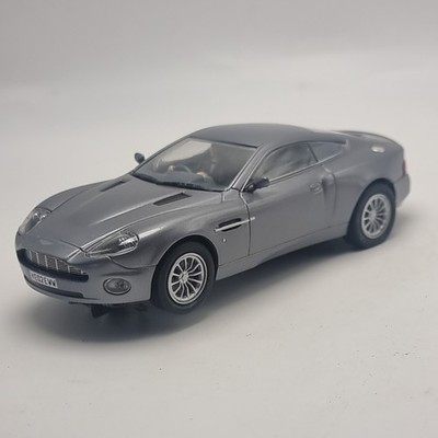 Carrera Evolution 25700 Aston Martin V12 Vanquish grau 1:32 Analog Slotcar sehr guter Zustand