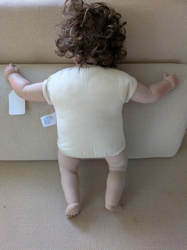 Lee Middleton First Moments Doll Curly Hair Blue Eyes 20" - Picture 4 of 6
