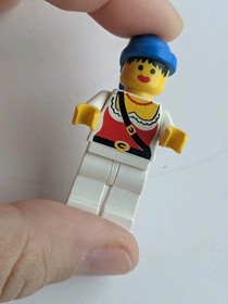 Vintage 80s LEGO 6285 Black Seas Barracuda Pirates Figures & Weapons INCOMPLETE 