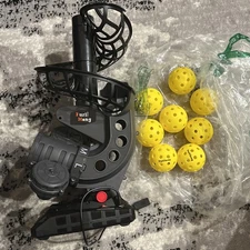 Furli Hong Pickleball Machine: 8 Balls, Battery Powered, Ideal for Beginnerstt