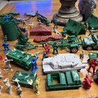 Huge Vintage Army Men Lot 125+ Soldiers Tanks Vehicles PPC Processed Plastic USA — photo 3
