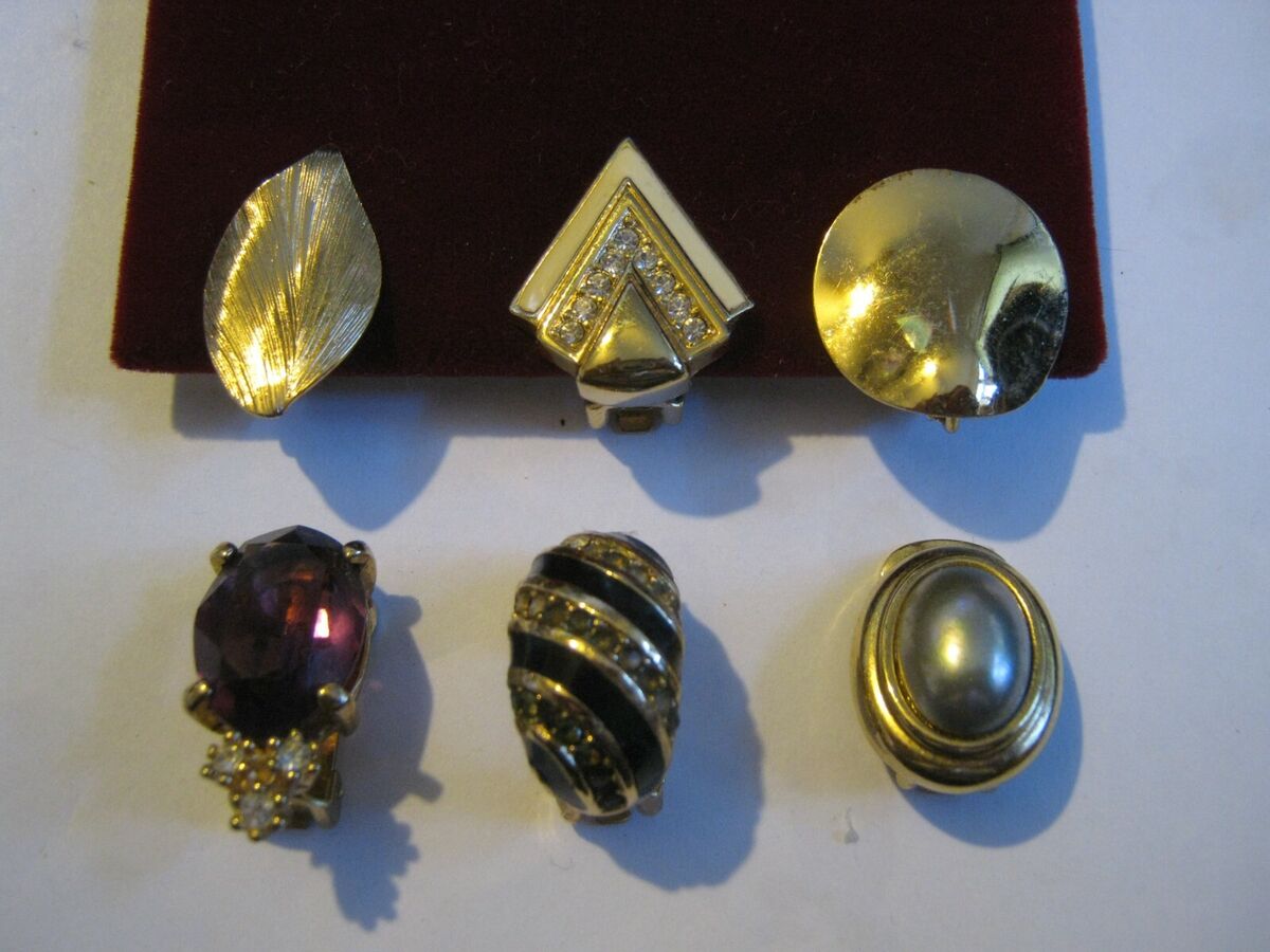Choice of ONE Christian DIOR Single Earring, 4 Clips, 2 Choice of ONE Christian DIOR Single Earring, 4 Clips, 2