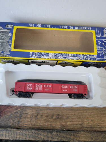 Vintage AHM HO 5534 N.S. Norfolk Southern Gondelwagen mit Box Nachlass Train Assoc Hobby | Zustand: Used