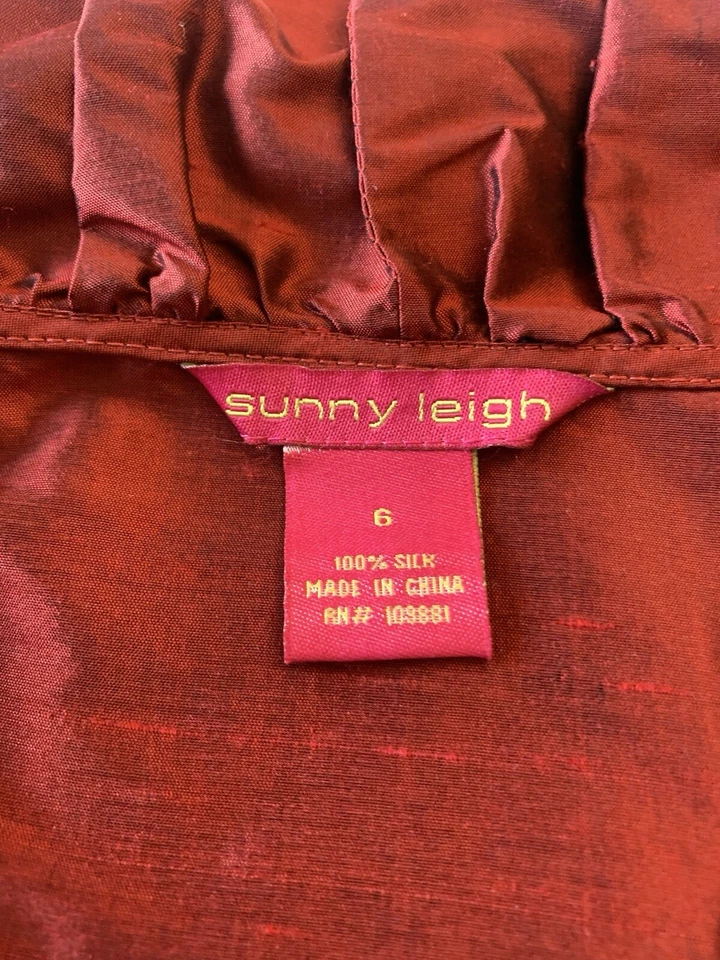 Blusa Sunny Leigh 100% seda nova com etiquetas tamanho 6 borgonha vermelha enrugada - Imagem 3 de 4