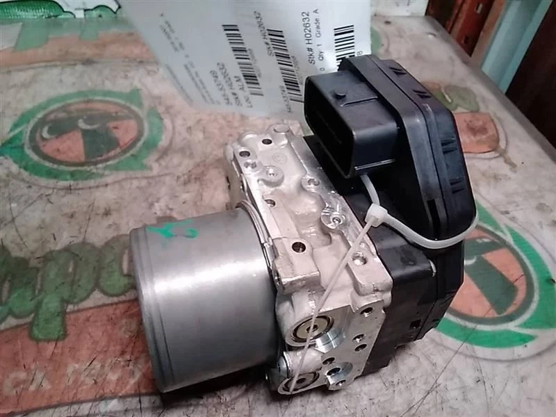 Conjunto de actuador y bomba de pieza de freno antibloqueo tracción trasera para 16 LEXUS IS200T 2712958 Foto 2 de 4