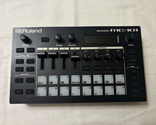 Roland MC-101 Groovebox 4-Ch 16-Pad Battery Powered Multi FX Black