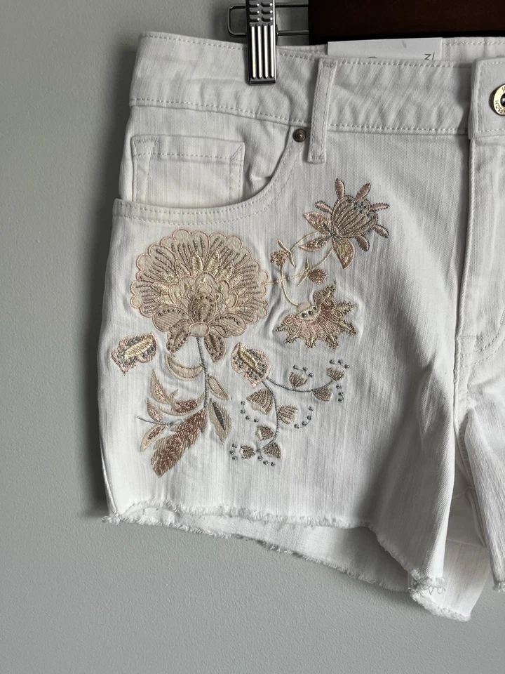 Nuevo Pantalón Corto Jessica Simpson Para Mujer Blanco Doble Bordado Floral Tiro Medio Denim 31 Foto 4 de 4