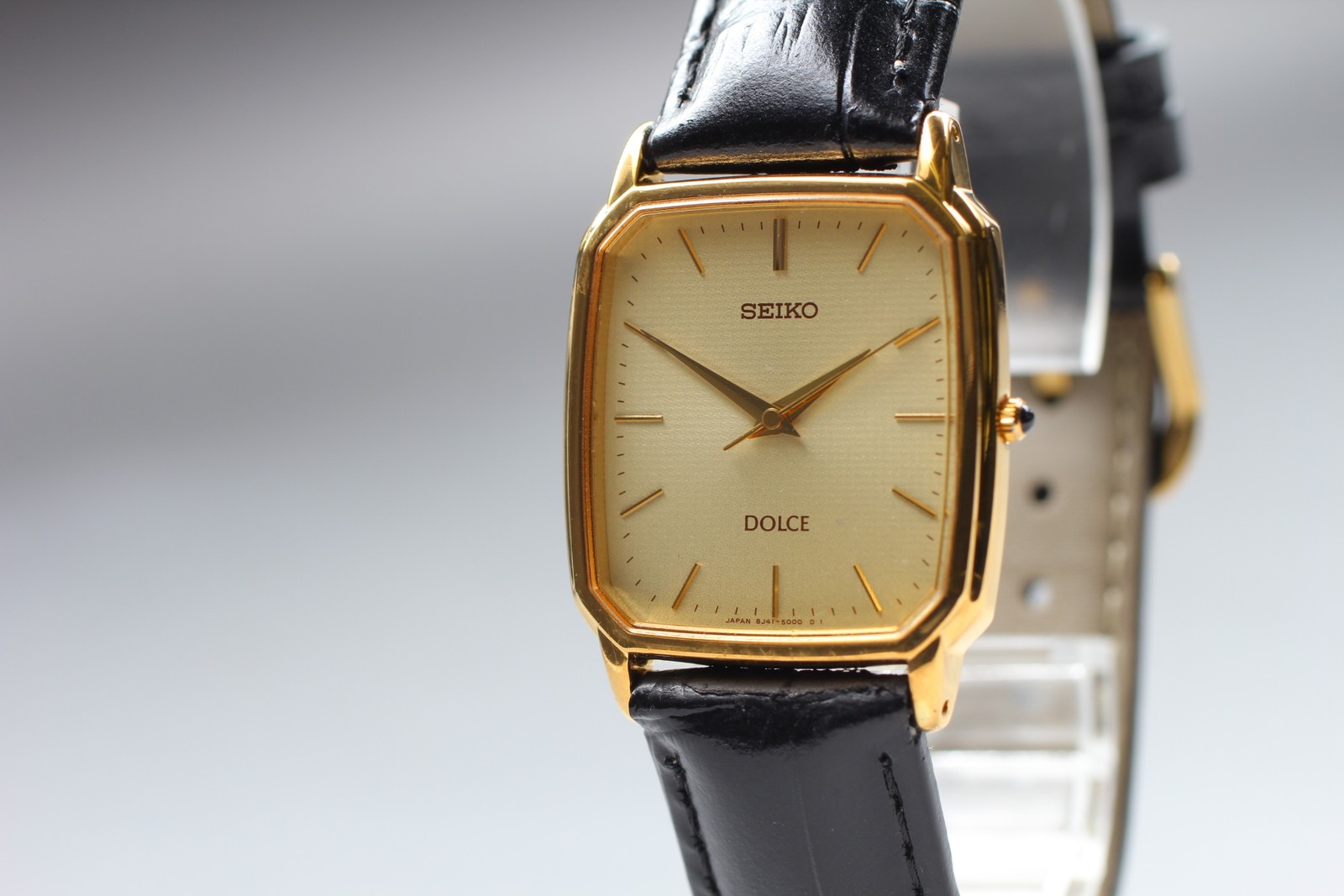 DOLCE Quartz [Near Watch From Dial MINT]Vintage SEIKO JAPAN Men's 8J41-5000 Gold - vintagewatches.pk