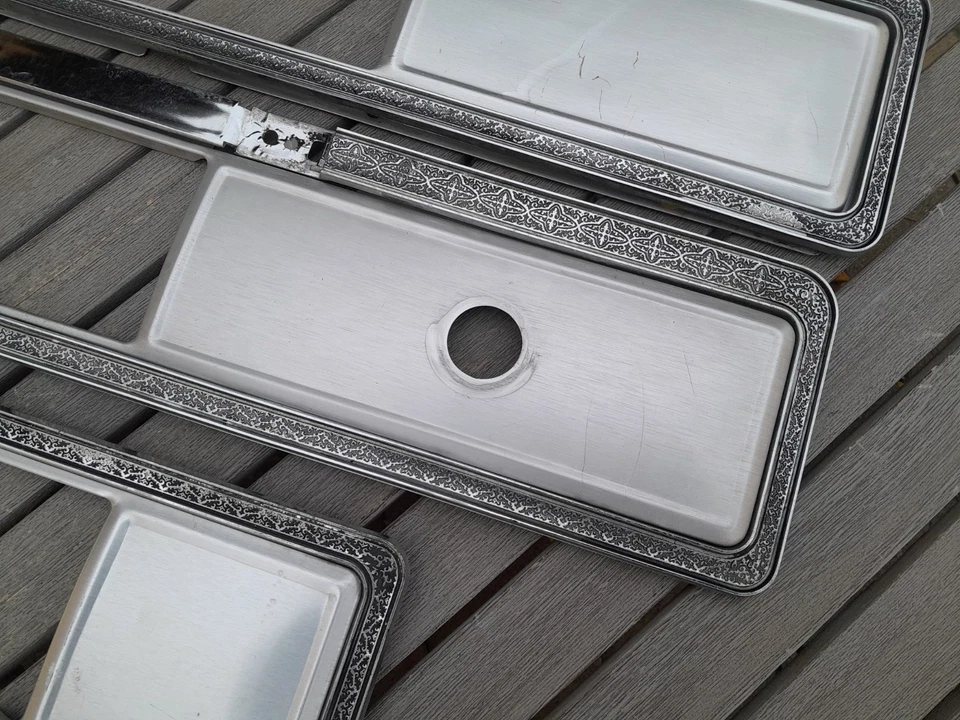 Carrocería cuadrada Suburban 77-80 Chevrolet GMC Deluxe panel de puerta molduras insertables Foto 3 de 4