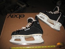 VTG BLACK/WHITE BAUER HOCKEY ICE SKATES YOUTH...