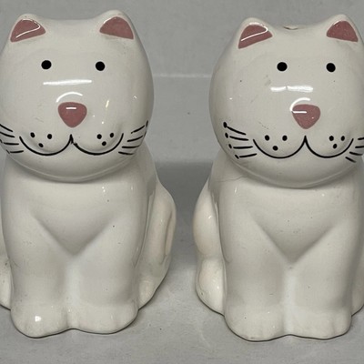 Salt And Pepper Cozy Cats Collection 1989 Ceramic 3-3/4  Tall