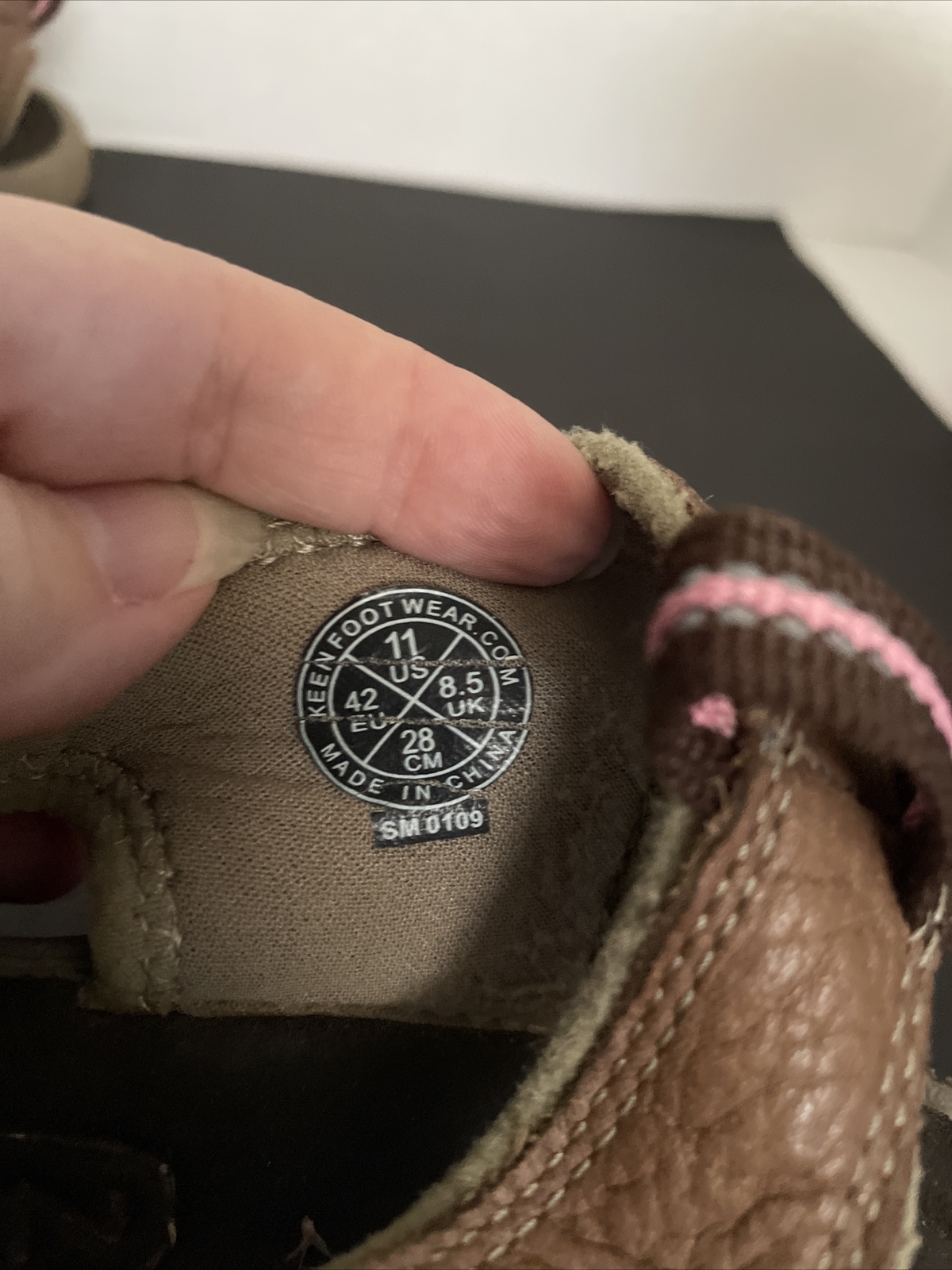 Sandali da trekking lavabili da uomo KEEN taglia 11 marroni marroni lettera rossa