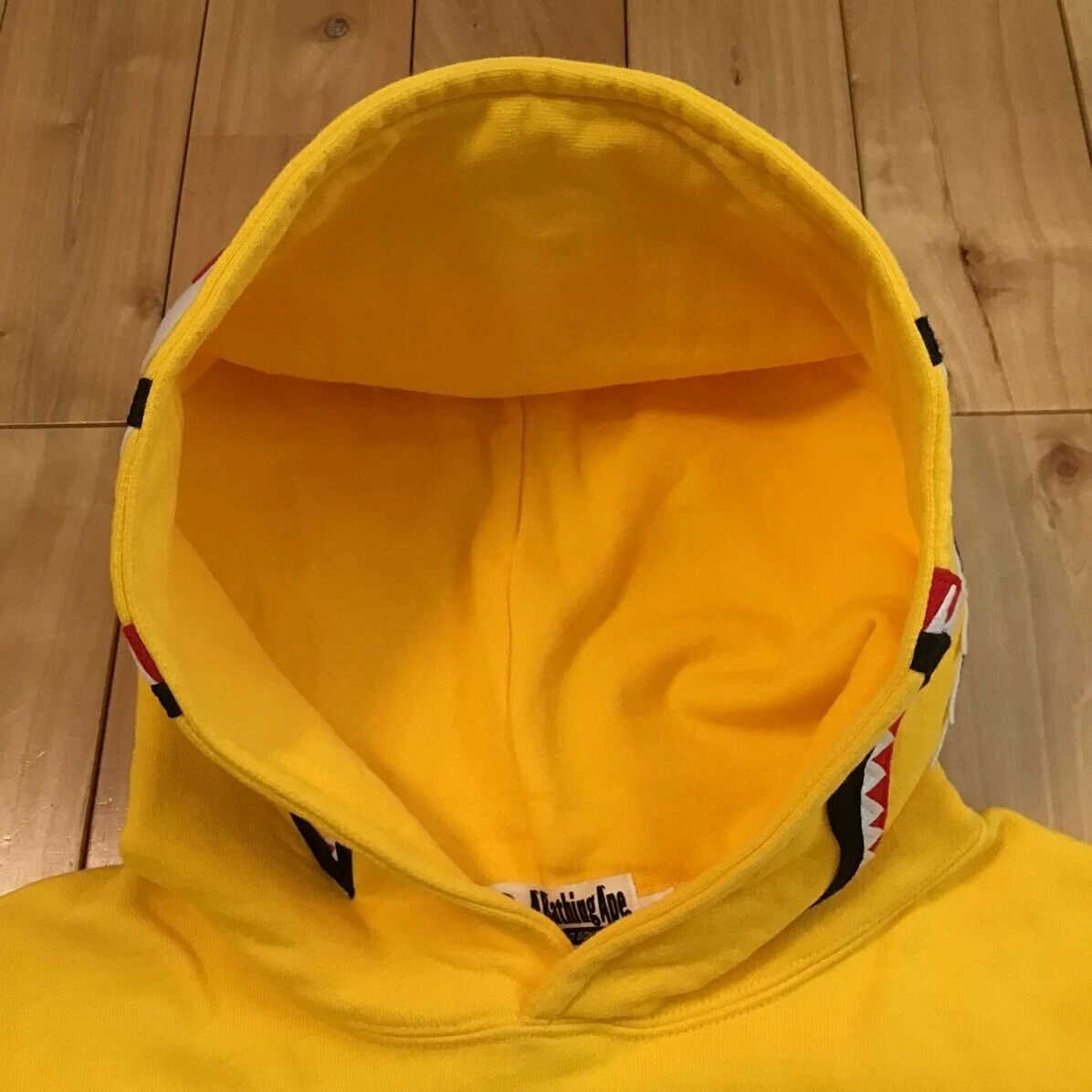 A BATHING APE (BAPE) Felpa con cappuccio e zip intera BAPE Neon Shark A Bathing Ape NIGO gialla taglia L usata ottima+