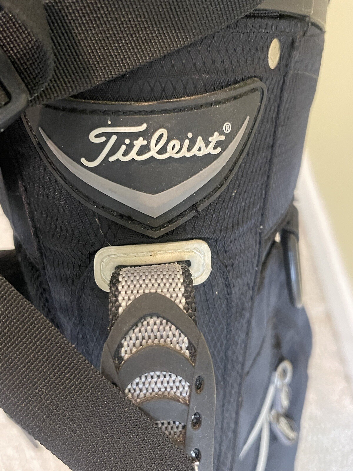 Titleist Sunday Golf Stand Bag, Legs, 2 Way Divider . Lightweight