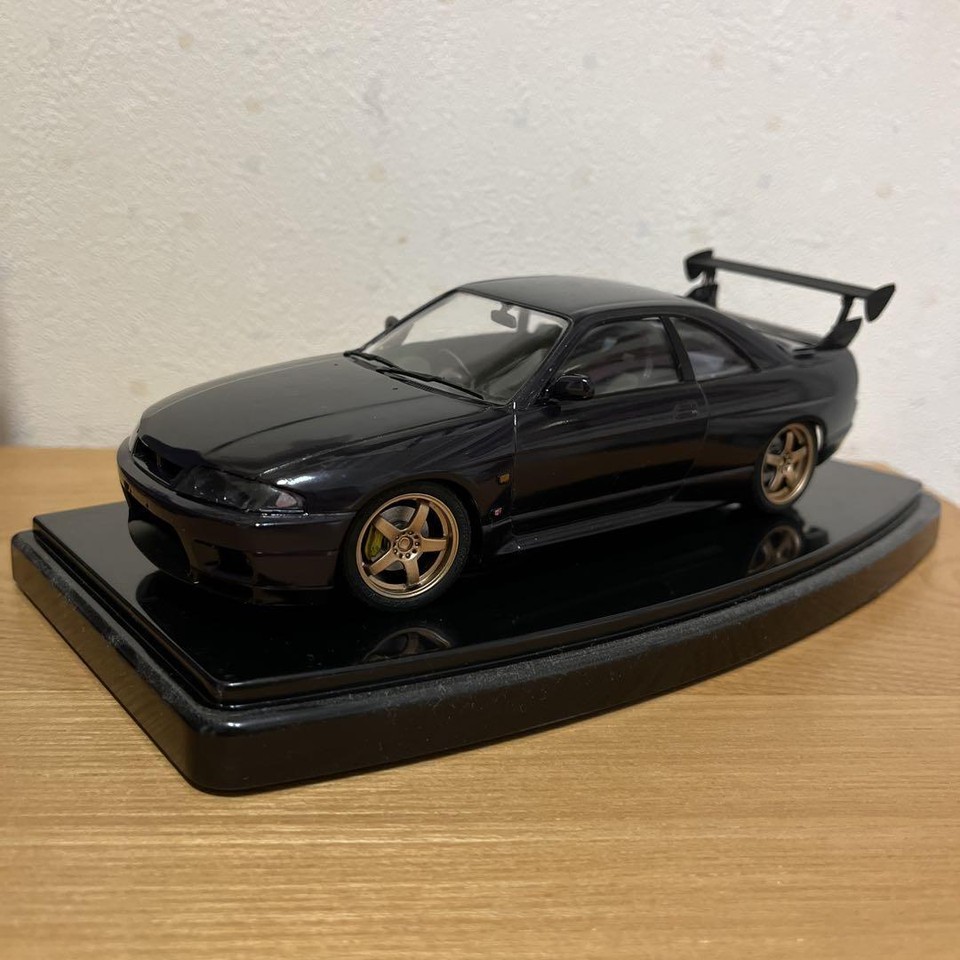 R33 1/24 Plastic Model With Case eBay
