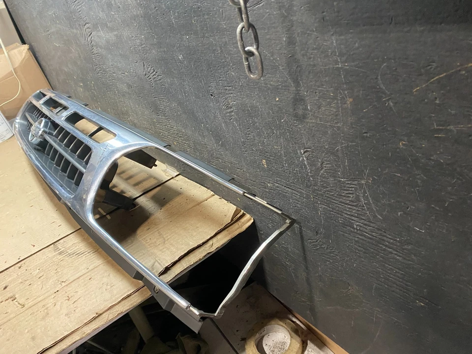 Nissan Pathfinder 1996 a 1999 parrilla superior delantera OEM u7606 DG Foto 2 de 4