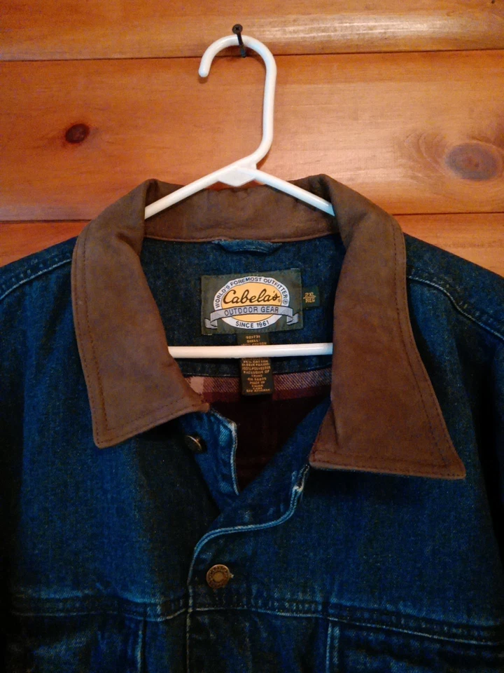 Chaqueta vaquera de mezclilla forrada de franela Cabelas para hombre talla 2XL cuello de cuero, bolsillos Foto 2 de 4