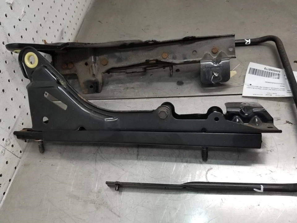 Chrysler Voyager сиденье трек правый передний со стороны пассажира ручной фургон  - Изображение 2 из 4