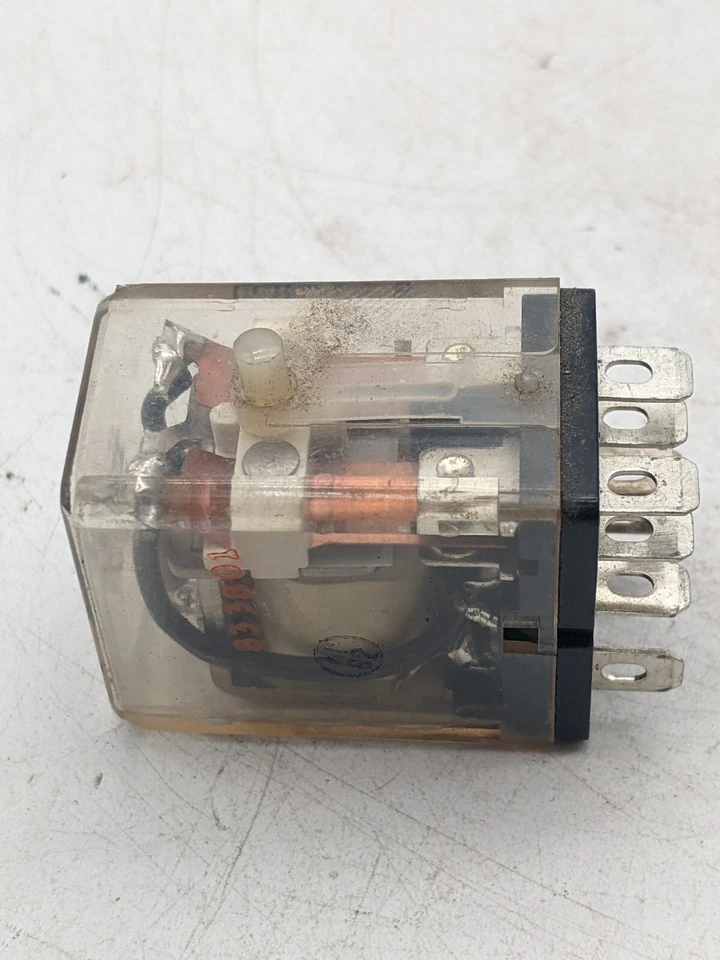 9 Piece Set Dover K10P-4074 Cube Relay 24 Volt DC 8 Blade Pin - Image 3 of 4