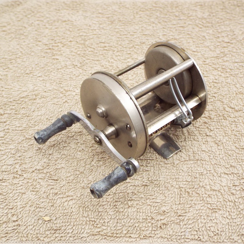 LION LW NO.1800 antique fishing reels vintage