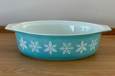 1960s Pyrex Glass Snowflake Turquoise 045 2.5 Qts Casserole No Lid