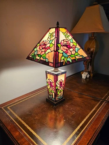 Vintage Stained Glass Floral Rose Tiffany Lamp Reproduction