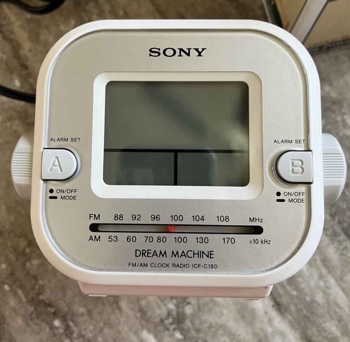 Sony ICF C 180 White FM/AM Clock Radio Digital Display Dual Alarms Automatic Tim… photo Sony ICF C 180 White FM/AM Clock Radio Digital Display Dual Alarms Automatic Tim… photo