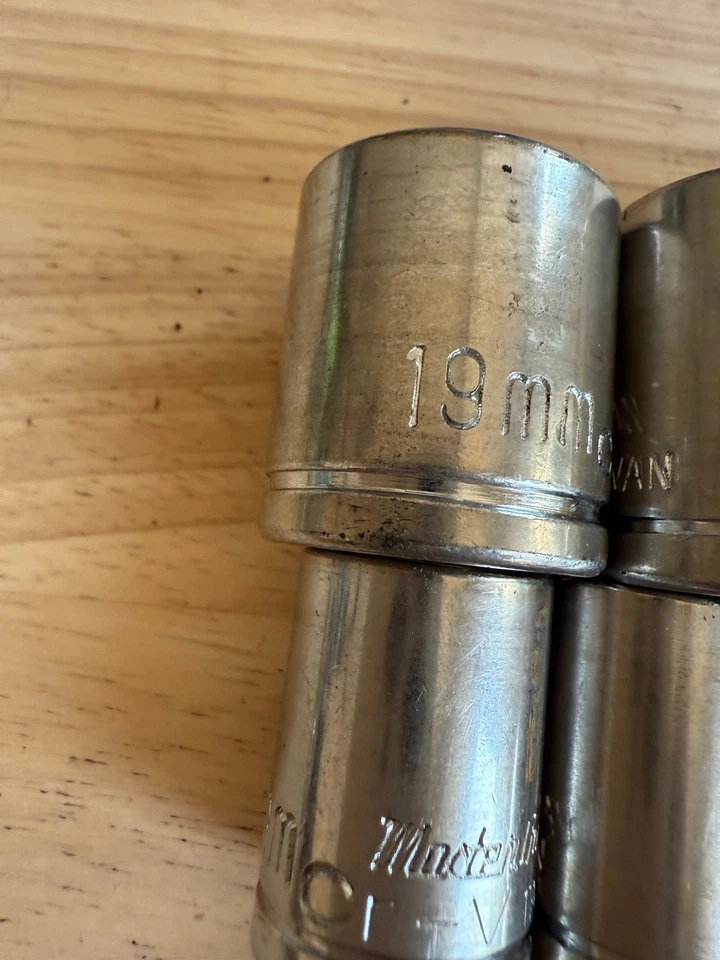 Lote de 13 soquetes Mastercraft 3/8 e 1/4 unidades vários tamanhos 19mm a 4.5mm - Imagem 3 de 4