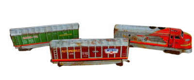 Vtg Tin Lithograph Train Lot Santa Fe Engine Reefer & Mobil Gas Pegasus Box Car