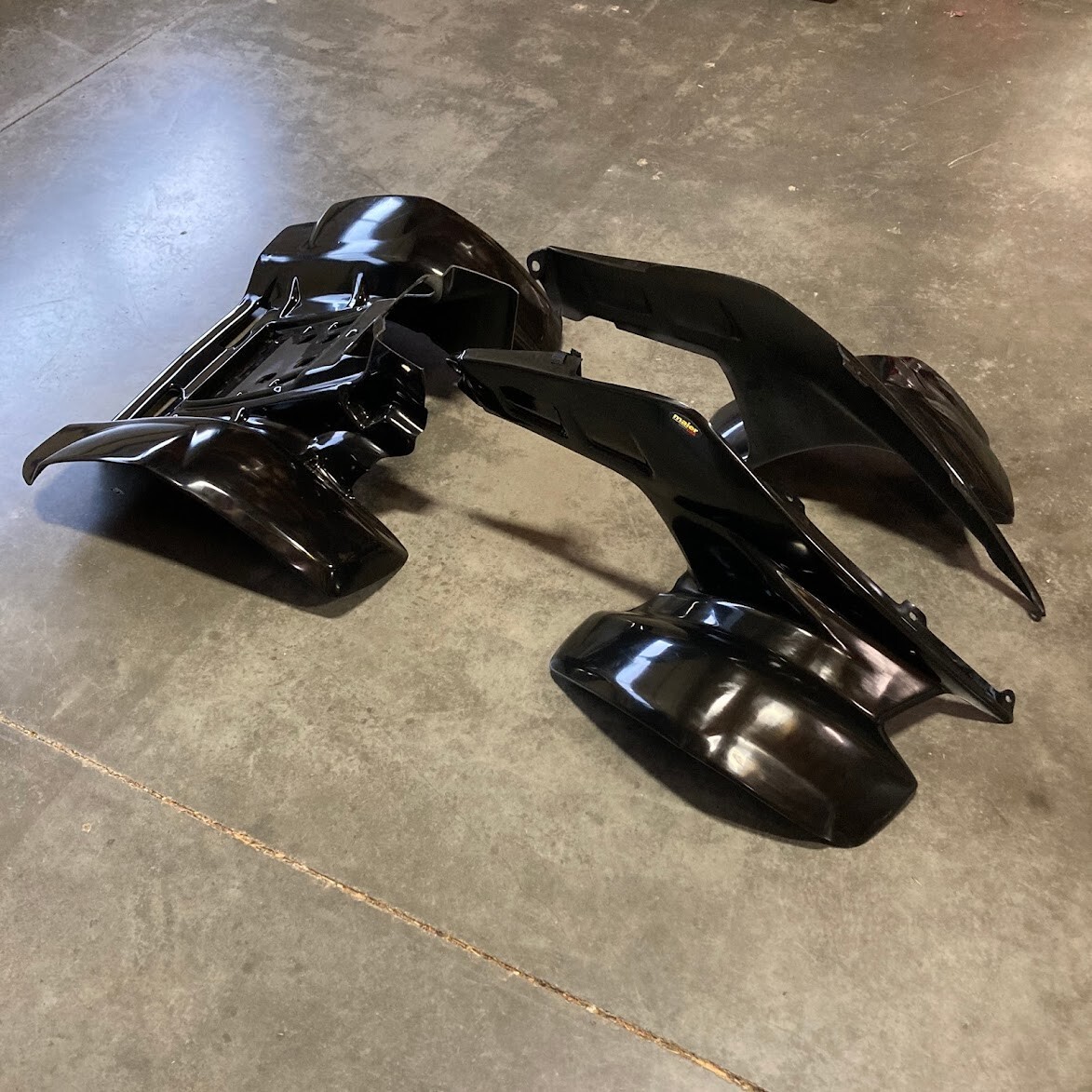 ホンダFTR250CC バイク部品取りHONDA HONDA TRX 250R PLASTIC BLACK FRONT AND REAR FENDER SET TRX250R