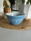 VTG Pyrex 1 1/2 Pint Snowflake Garland Blue 401 Mixing Bowl