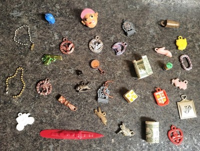 Vintage 1940s 50s Gumball , Cereal , Cracker Jack & Vending Prizes Lot Of 30   D