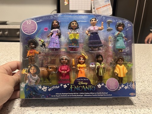 Jakks 2023- Disney- Encanto- Ultimate Madrigal Family Gift Set- 10 Figure Set