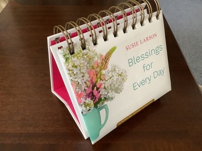 Flip over Perpetual Calendar, by Susie Larson Blessings for Every Day - USED VGC