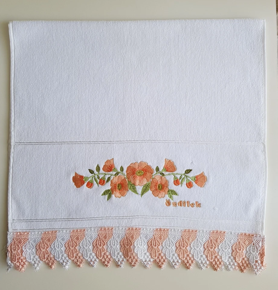 Serviette de toilette coton brodé fleurs, guipure blanc corail saumon. Ozdilek - Photo 1/4
