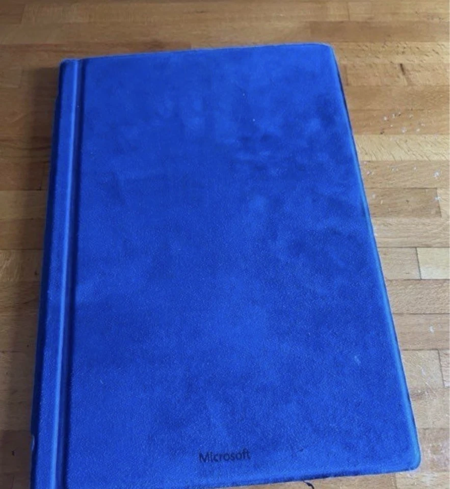 Microsoft Surface Pro 4 (Intel Core m3, 4 Go RAM, 128 Go SSD) 2-en-1 Portable... - Photo 2/4