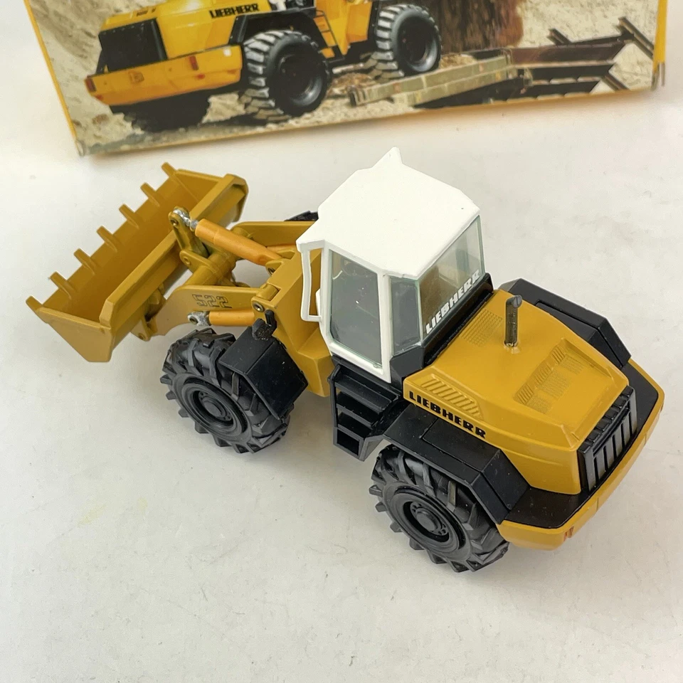 Boxed Conrad Wheel Loader Liebherr L522 — 第 3/4 张图片