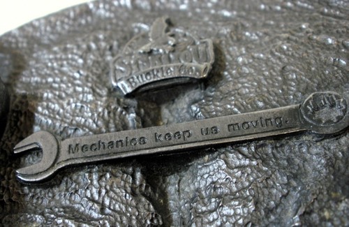 VINTAGE MECHANIKER HALTEN UNS IN BEWEGUNG METALL EMAILLIERT SISKIYOU Co USA GÜRTELSCHNALLE! - Bild 6 von 9