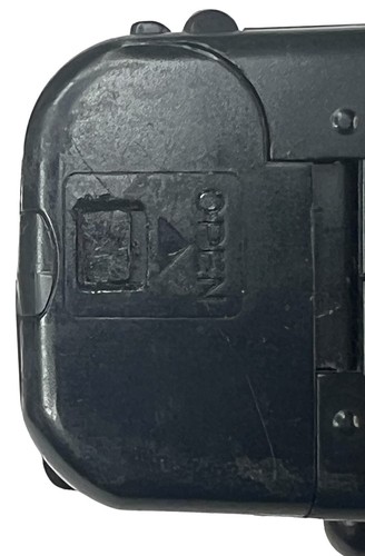 Vtg YASHICA Zoom Image 70 SE 35mm Camera F 35 70mm Scratches Untested Parts Only - Picture 7 of 24