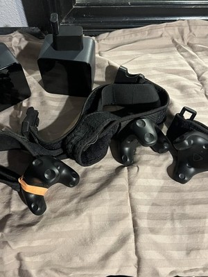 3 Htc Vive Tracker 3.0 with straps+2 1.0 base stations Vrchat full body tracking