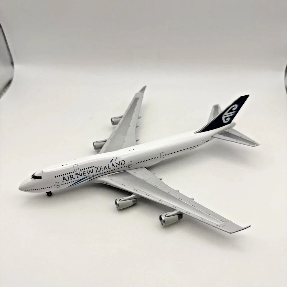 GEMINI JETS: Boeing 747-400 - Air New Zealand. ZK-NBT. 70067. 1:400.  NIB - image 2 of 4