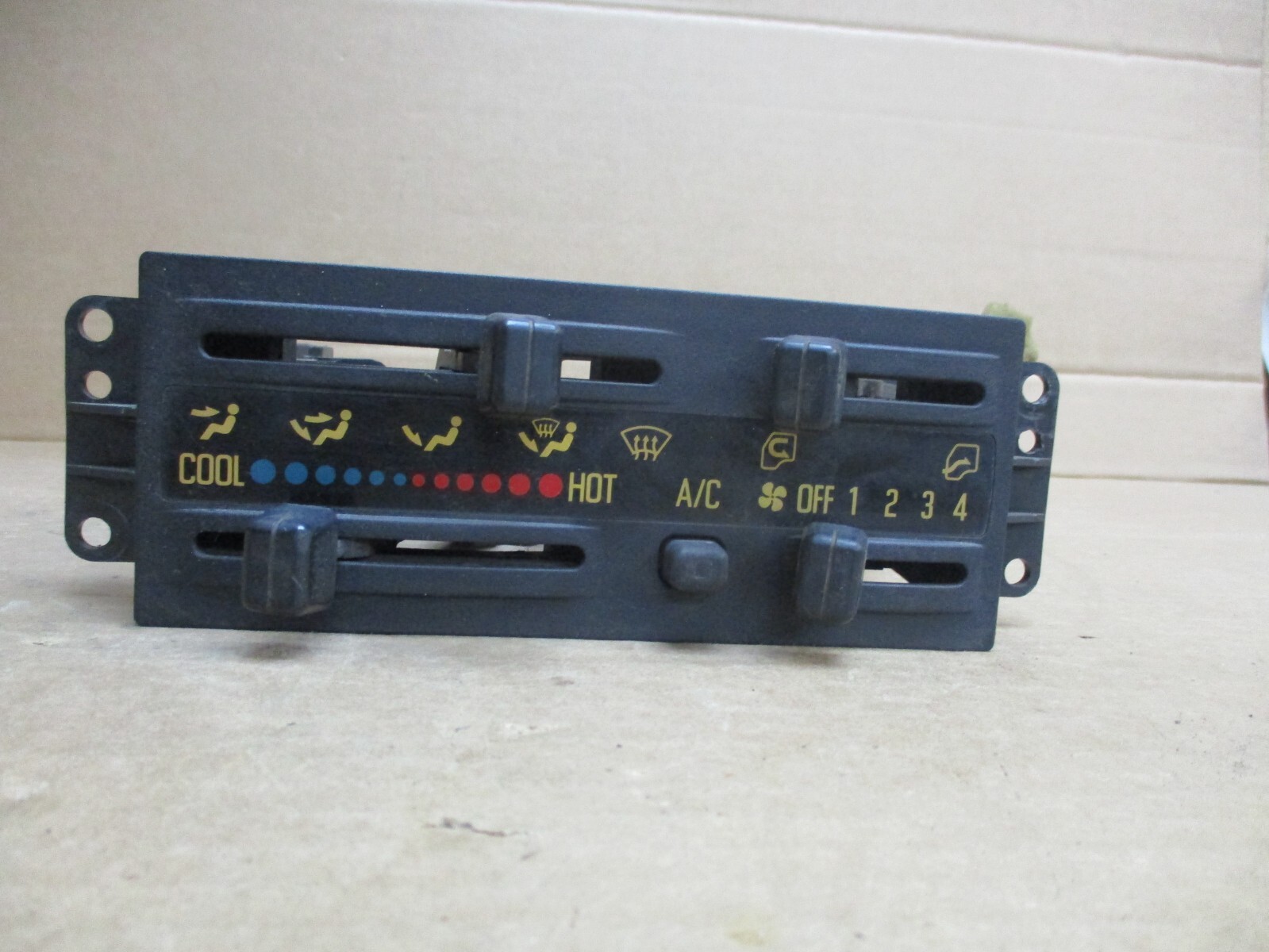 05 06 07 Isuzu NPR Temperature Climate Control AC Heat A/C Heater Dash 2005-2007