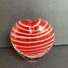 Murano Style Red & White Striped Art Glass Heart Bud Vase Paperweight 3.5” EUC