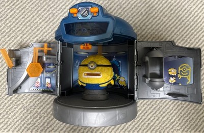 Minions Despicable Me 4 Mega Minions Transformation Chamber guter Zustand