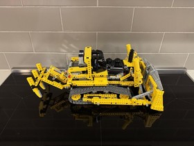 LEGO TECHNIC: Motorized Bulldozer (8275)